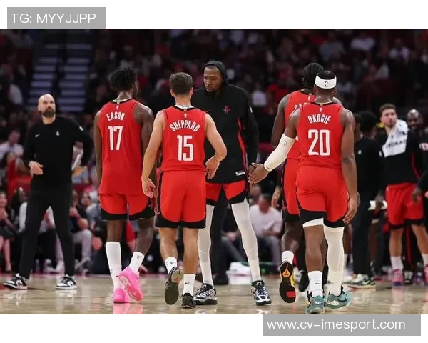 火箭训练营第4日精彩瞬间KD与谢泼德击掌卡佩拉与亚当斯温馨相拥 火箭训练营第4日精彩瞬间KD与谢泼德击掌卡佩拉与亚当斯温馨相拥