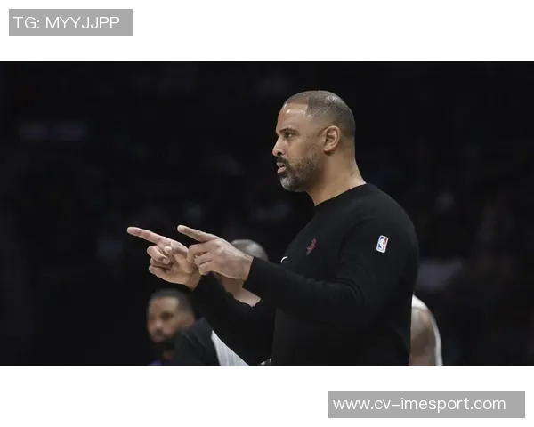 乌度卡强调年轻球员需与队友保持一致水平不会因年龄小而放宽要求 乌度卡强调年轻球员需与队友保持一致水平不会因年龄小而放宽要求