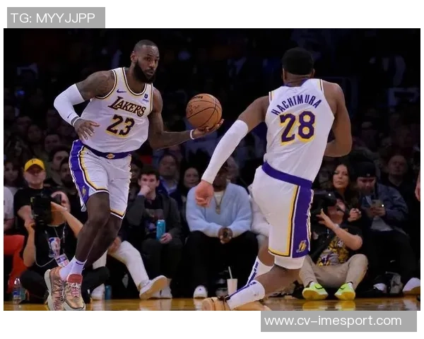 雷迪什称赞詹姆斯接地气与队友关系亲近让人感到舒适 雷迪什称赞詹姆斯接地气与队友关系亲近让人感到舒适