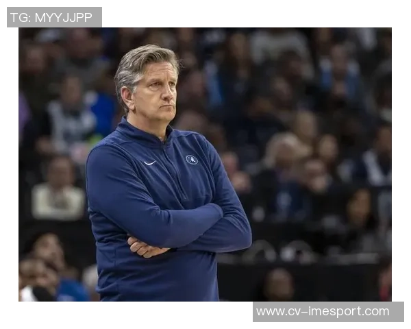 芬奇谈球队困境：团结一致共克时艰的决心与信念